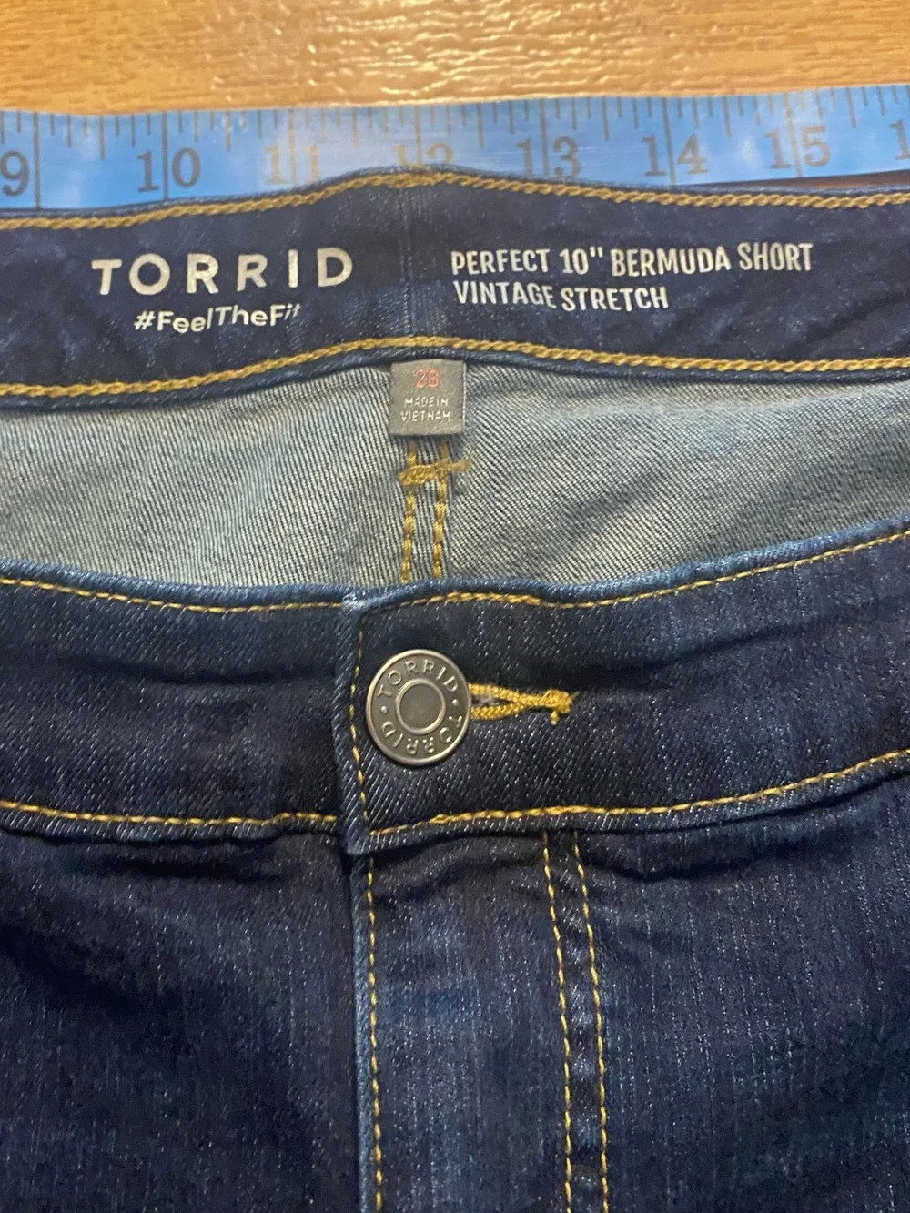 Torrid size 28 Bermuda Shorts Vintage Stretch Denim Mid Rise Indigo Dadcore
